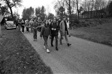 Pax Christie voettocht besloten met een bijeenkomst in de Sint Jans Kathedraal D, Bestanddeelnr 922-9031