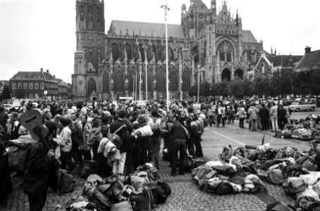 Pax Christie voettocht besloten met een bijeenkomst in de Sint Jans Kathedraal D, Bestanddeelnr 922-9032