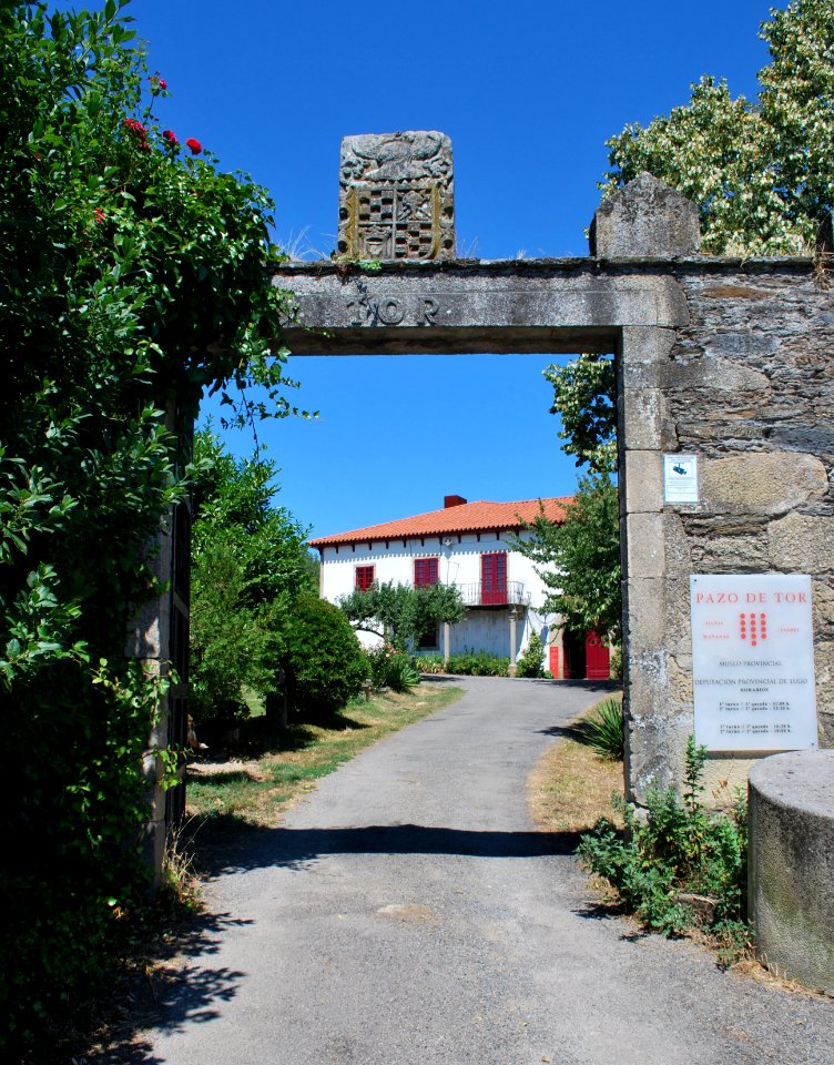 Pazo de Tor porta acceso Monforte