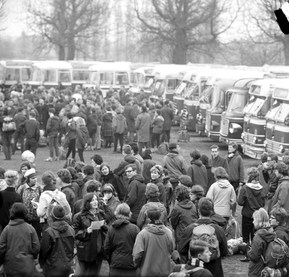 Pax Christi begonnen, circa 3000 deelnemers naar Den Bosch , overzicht deelnemer, Bestanddeelnr 916-2596