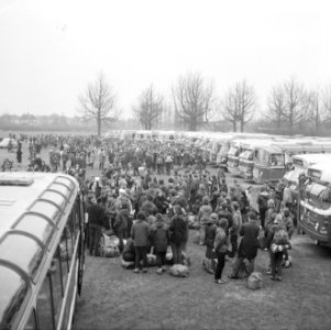 Pax Christi begonnen, circa 3000 deelnemers naar Den Bosch , deelnemers naar de , Bestanddeelnr 916-2601
