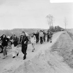 Pax Christie voettocht besloten met een bijeenkomst in de Sint Jans Kathedraal D, Bestanddeelnr 922-9027