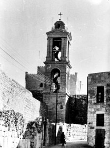 Paus Paulus VI naar het Heilige land, geboortekerk van Christus in Bethlehem, Bestanddeelnr 915-8908