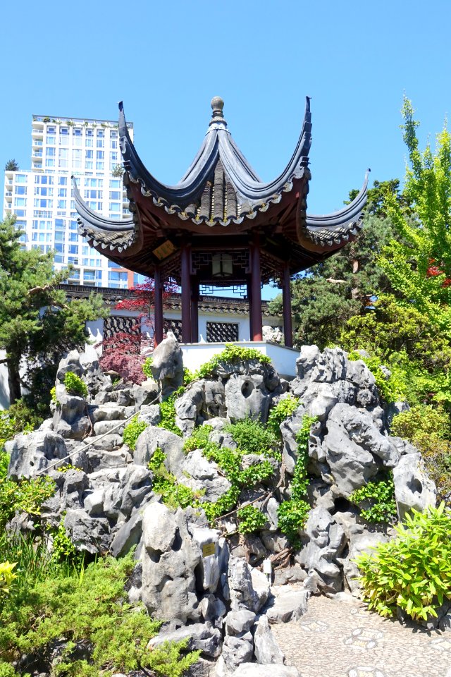 Pavilion with Tai Hu stones - Dr. Sun Yat-Sen Classical Chinese Garden - Vancouver, Canada - DSC09800