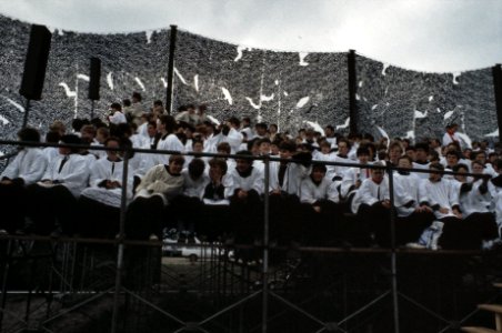 Pausbezoek aan Nederland, Eucharistieviering op vliegveld Beek in Limburg misdi, Bestanddeelnr 253-8917
