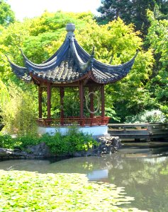 Pavilion and pond - Dr. Sun Yat-Sen Park - Vancouver, Canada - DSC09792