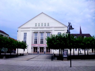 Paul-Lincke-Platz 1, Kulturhaus, Bild 1