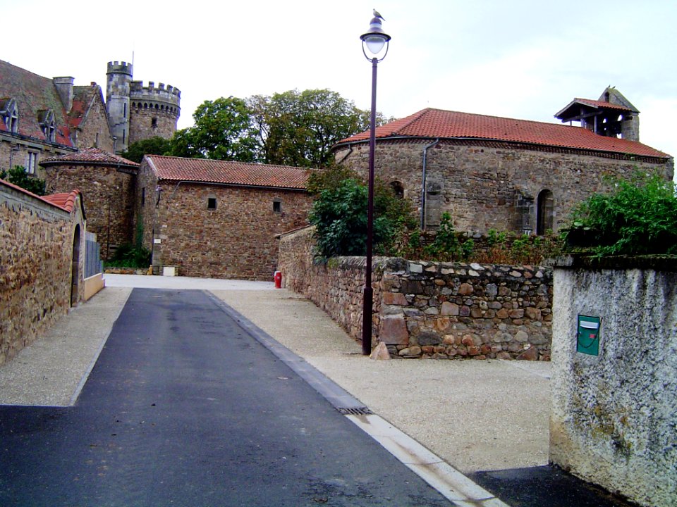 Paulhac (Haute-Loire) château et église (ancienne chapelle castrale)