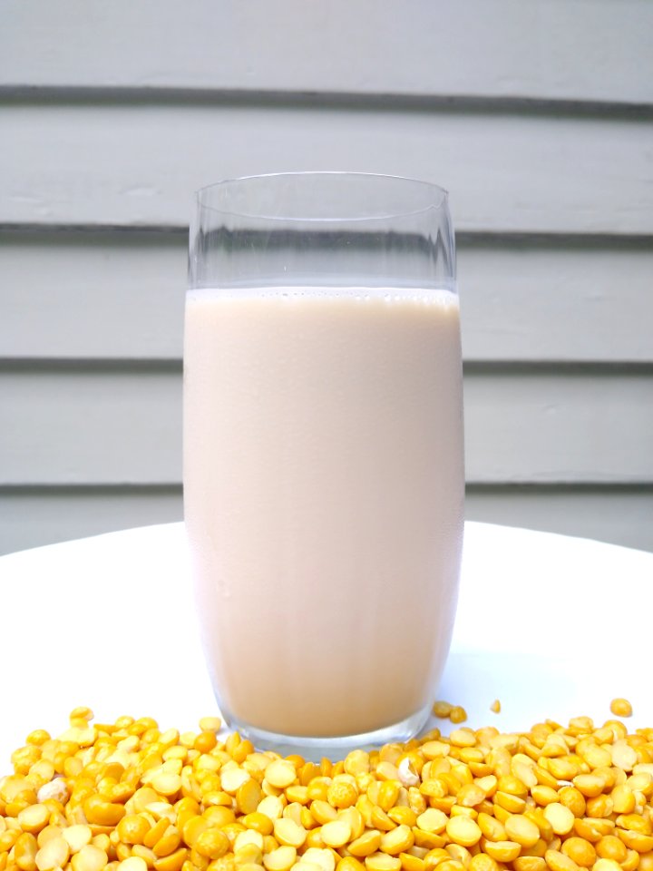 Pea protein milk with yellow split peas