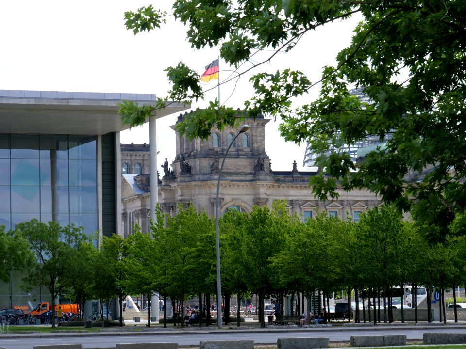 Paul-Löbe-Haus from Willy-Brandt-Straße 2019-06-28 03