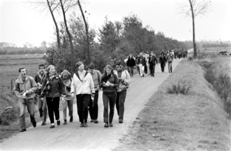 Pax Christie voettocht besloten met een bijeenkomst in de Sint Jans Kathedraal D, Bestanddeelnr 922-9030