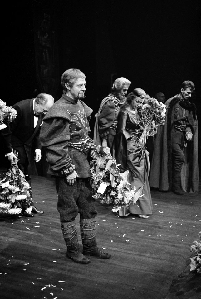 Paul van Steenbergen gehuldigd in de Koninklijke Schouwburg te Den Haag Paul v, Bestanddeelnr 915-6346