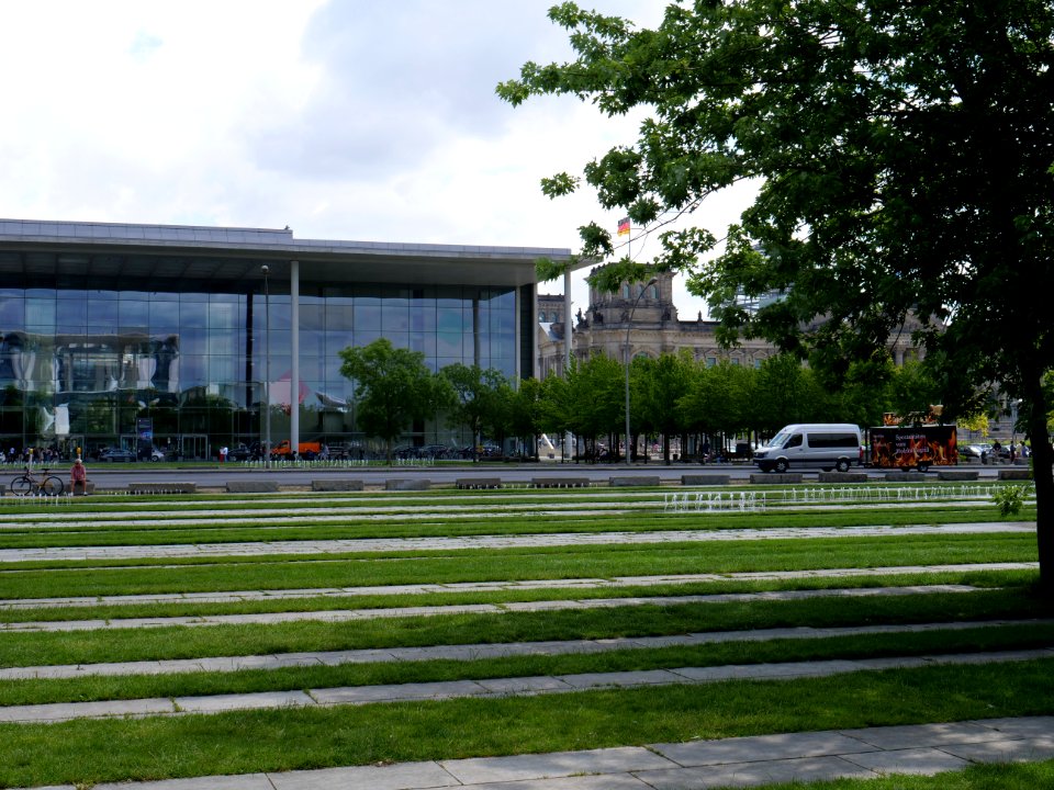 Paul-Löbe-Haus from Willy-Brandt-Straße 2019-06-28 04