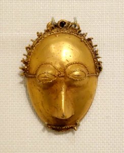 Pendant Mask, Baule people, central or southern Cote d'Ivoire, 19th or 20th century, gold - Brooklyn Museum - Brooklyn, NY - DSC08556