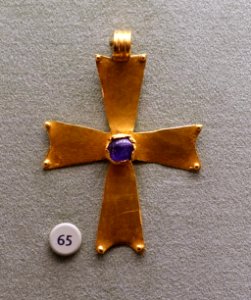 Pendant cross, Early Byzantine, c. 500-600 AD, gold, glass - Morgan Library & Museum - New York City - DSC06644