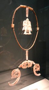 Pendants, beads, and gold chain, view 1, Jincun, central Henan, Warring States period, 475-221 BC, jade (nephrite) and gold - Freer Gallery of Art - DSC05759