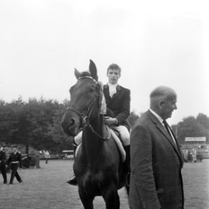 Paul Wilten uit Soest werd met het paard Fiola winnaar bij de junioren, Bestanddeelnr 919-5160