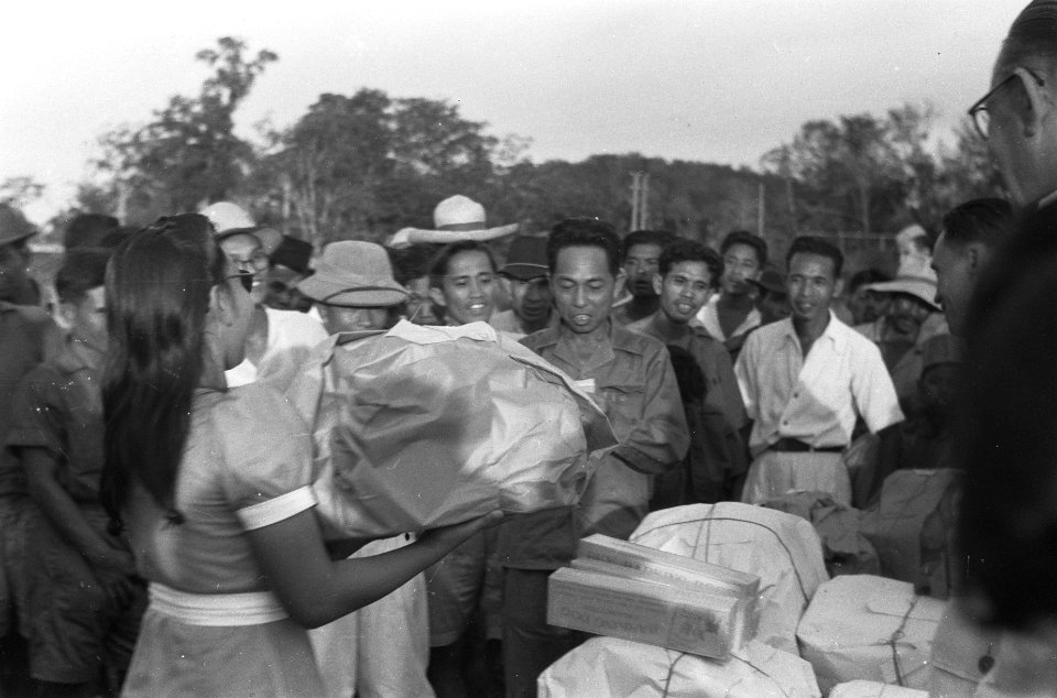 Pendopo Te Pendopo bij Palembang werd een slamatan gehouden, ter gelegenheid va, Bestanddeelnr 412-2-1