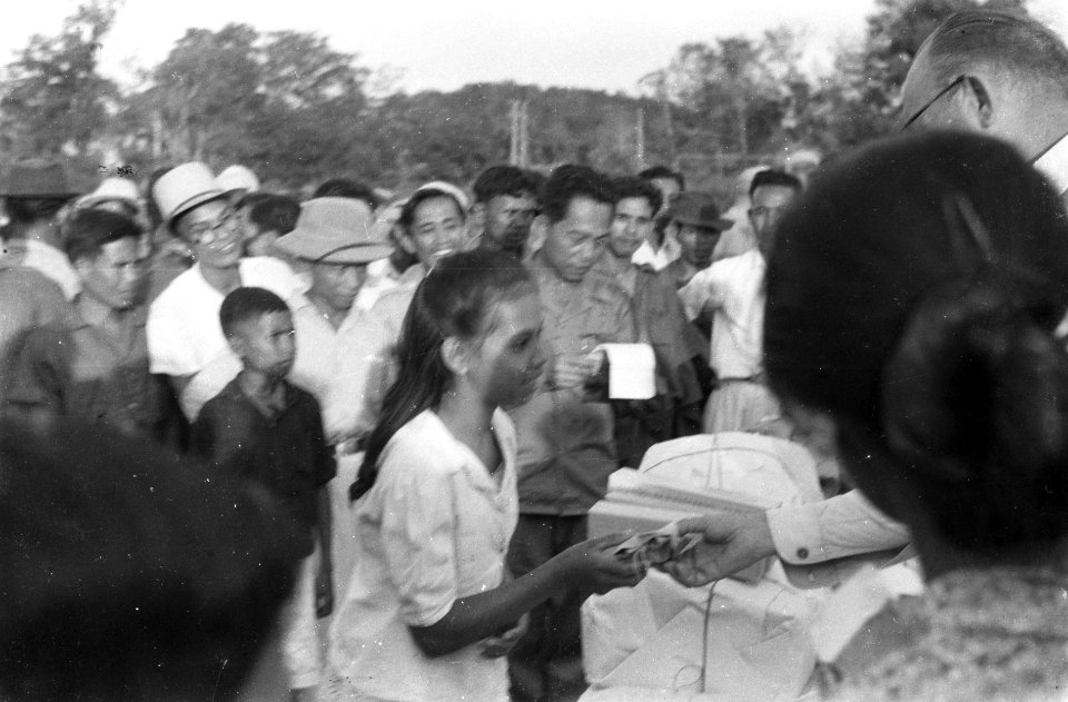 Pendopo Te Pendopo bij Palembang werd een slamatan gehouden, ter gelegenheid va, Bestanddeelnr 7024