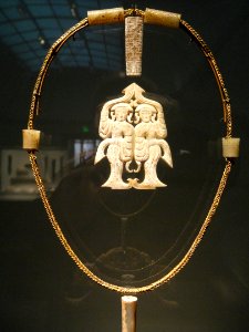 Pendants, beads, and gold chain, view 2, Jincun, central Henan, Warring States period, 475-221 BC, jade (nephrite) and gold - Freer Gallery of Art - DSC05760