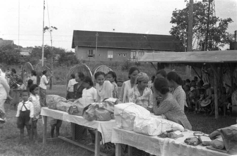 Pendopo Te Pendopo bij Palembang werd een slamatan gehouden, ter gelegenheid va, Bestanddeelnr 412-3-1