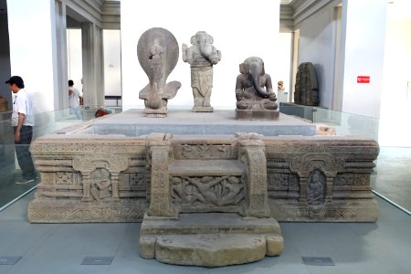 Pedestal, My Son E1, view 1, 7th century, Quang Nam - Museum of Cham Sculpture - Danang, Vietnam - DSC01700