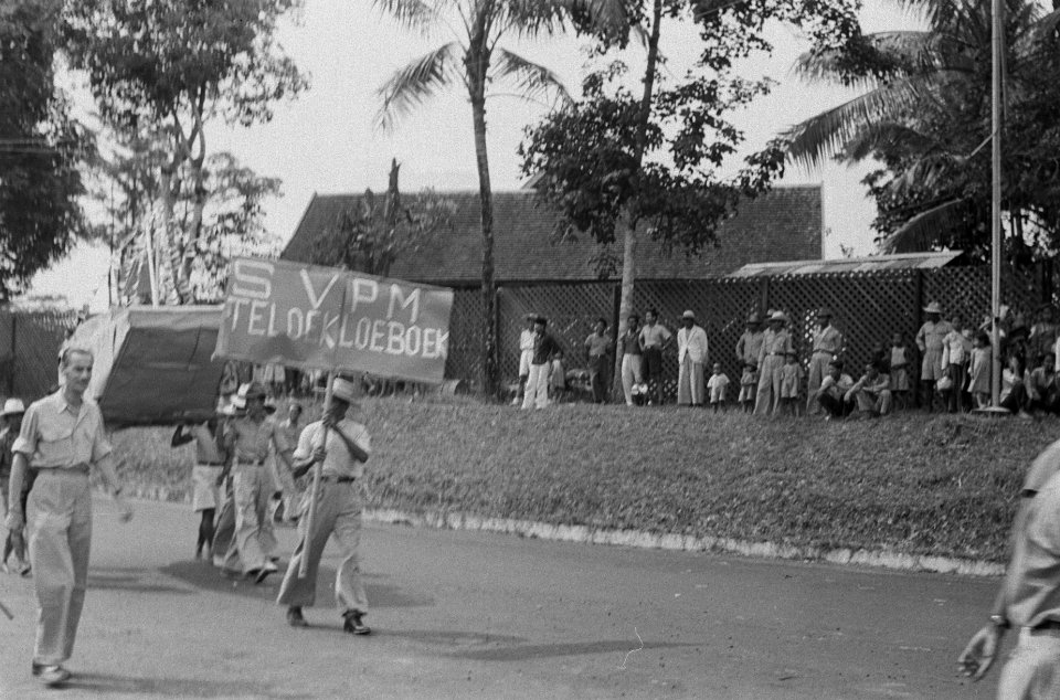Pendopo Te Pendopo bij Palembang werd een slamatan gehouden ter gelegenheid van, Bestanddeelnr 413-5-4