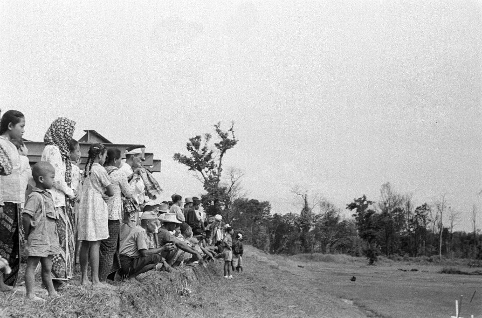 Pendopo Te Pendopo bij Palembang werd een slamatan gehouden ter gelegenheid van, Bestanddeelnr 413-1-4