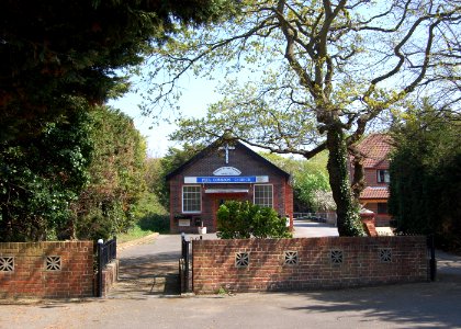 Peel Common Mission Church, Newgate Lane, Peel Common, Fareham (April 2019) (1)