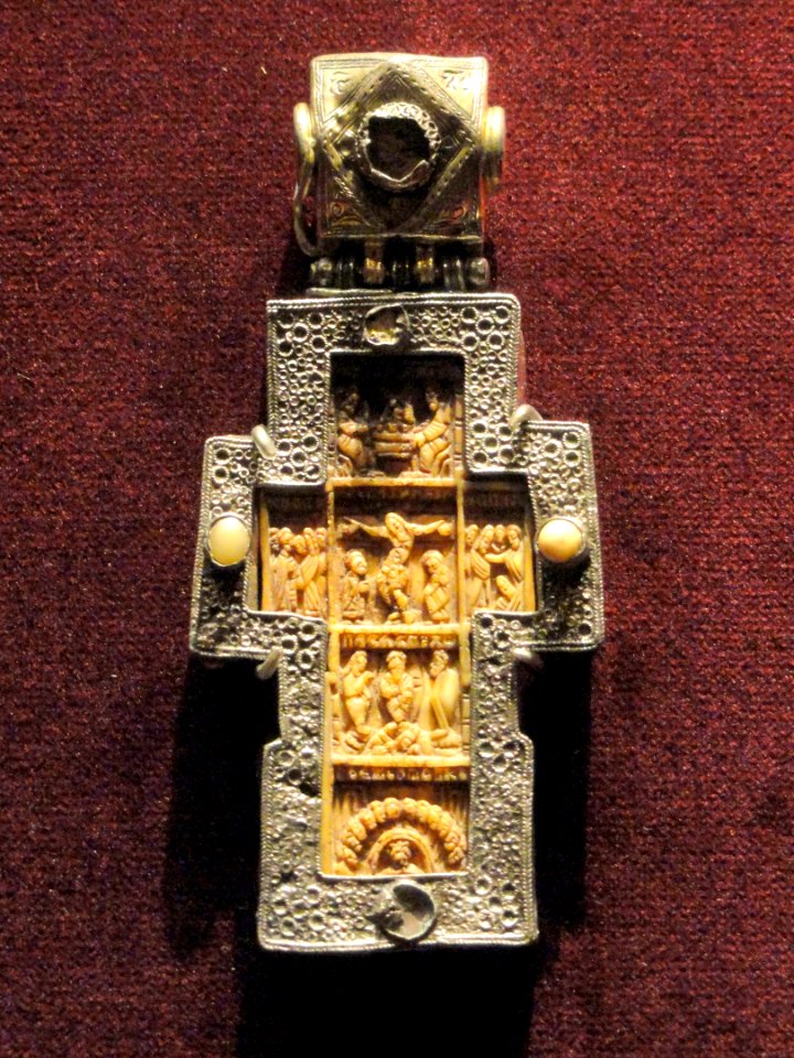 Pectoral Cross, 1600s AD, Russia, walrus ivory, wood, partially gilt silver, pearls - Cleveland Museum of Art - DSC08432