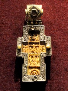Pectoral Cross, 1600s AD, Russia, walrus ivory, wood, partially gilt silver, pearls - Cleveland Museum of Art - DSC08432
