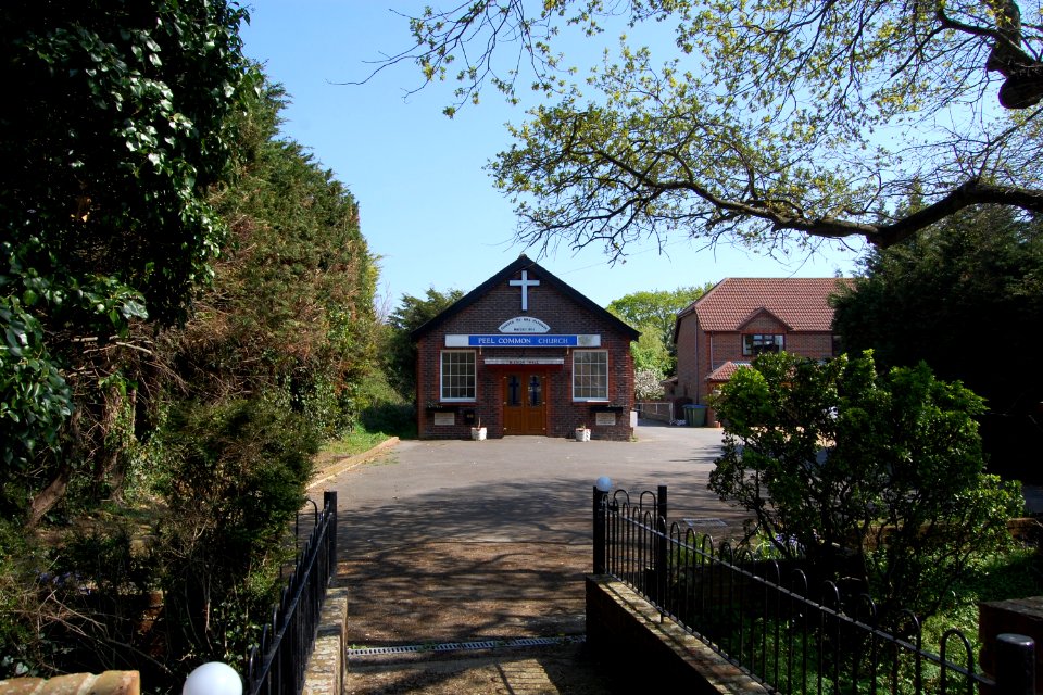 Peel Common Mission Church, Newgate Lane, Peel Common, Fareham (April 2019) (3)