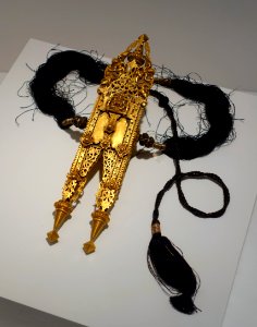 Pendant (thali), India, early 1900s AD, gold - Dallas Museum of Art - DSC04957