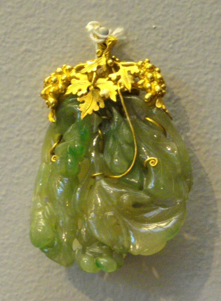 Pendant, China, Hsien-Feng Period, sea-green jade and gold - George Walter Vincent Smith Art Museum - DSC03831