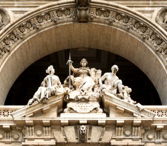 Pediment courthouse, Rome, Italy photo