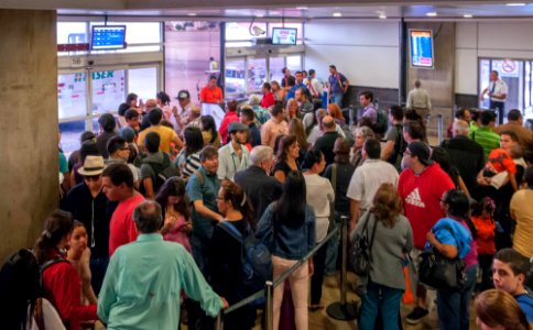 People line in Maiquetía Airport