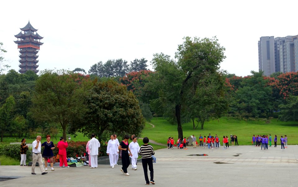 People in Tazishan Park - Chengdu, China - DSC03179
