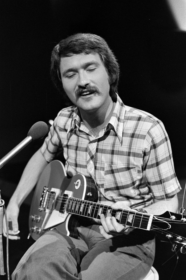 Pelle Carlsson (zanger) in programma muziekmotief van EO, Bestanddeelnr 927-3770