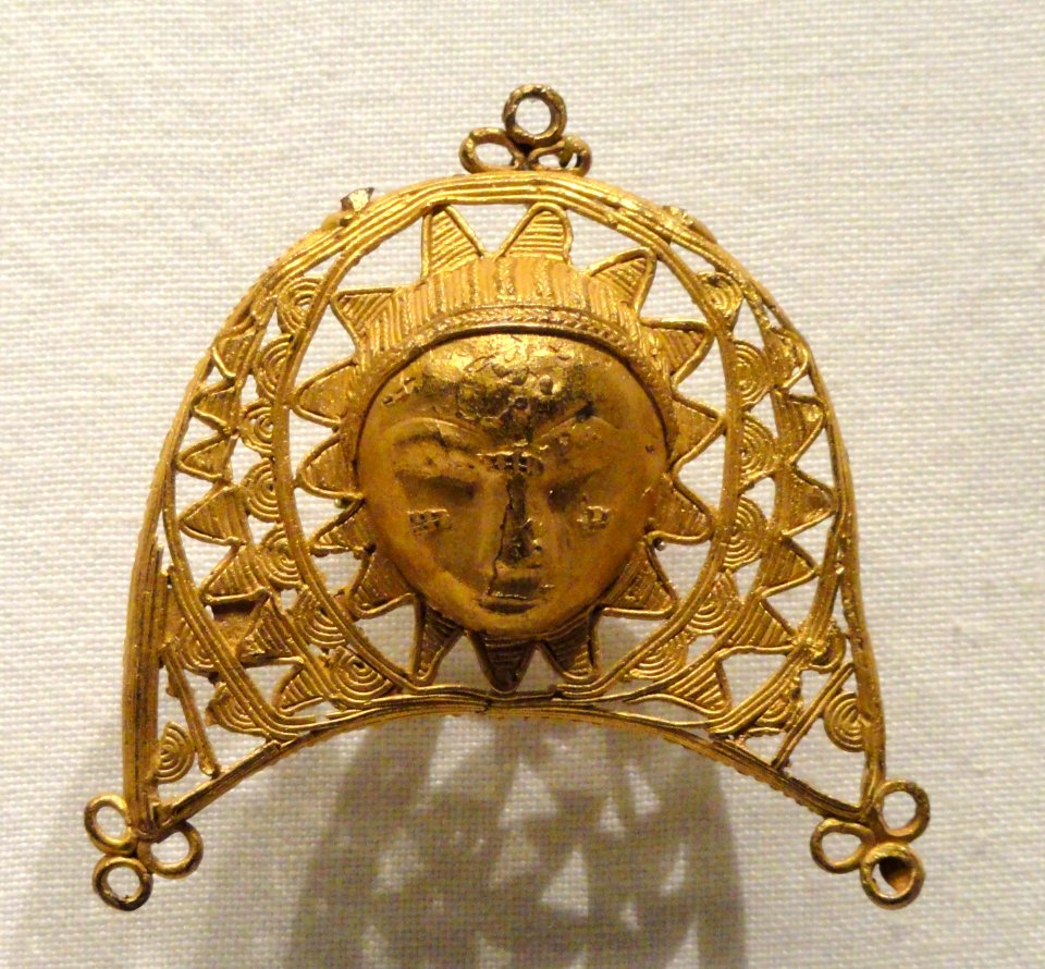Pendant, 1900s, Guinea Coast, Ivory Coast, probably Baule people, gold - Cleveland Museum of Art - DSC08766