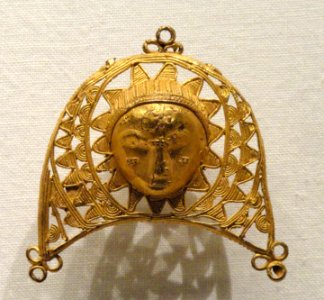 Pendant, 1900s, Guinea Coast, Ivory Coast, probably Baule people, gold - Cleveland Museum of Art - DSC08766