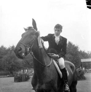 Paul Wilten uit Soest werd met het paard Fiola winnaar bij de junioren, Bestanddeelnr 919-5159