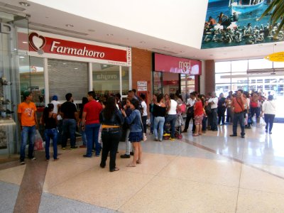 People lines in Venezuela 2
