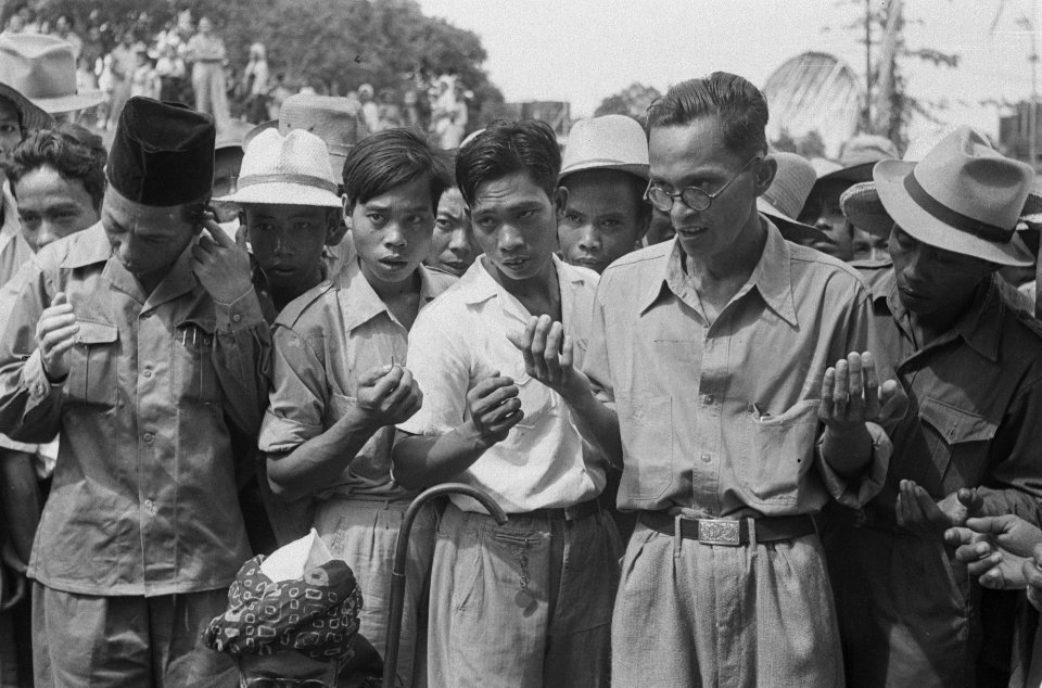 Pendopo Te Pendopo bij Palembang werd een slamatan gehouden ter gelegenheid van, Bestanddeelnr 413-4-1