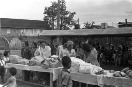 Pendopo Te Pendopo bij Palembang werd een slamatan gehouden, ter gelegenheid va, Bestanddeelnr 412-3-2