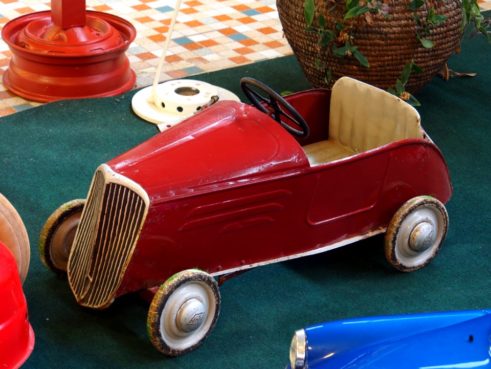 Pedal car at the Musée Automobile de Vendée pic-007