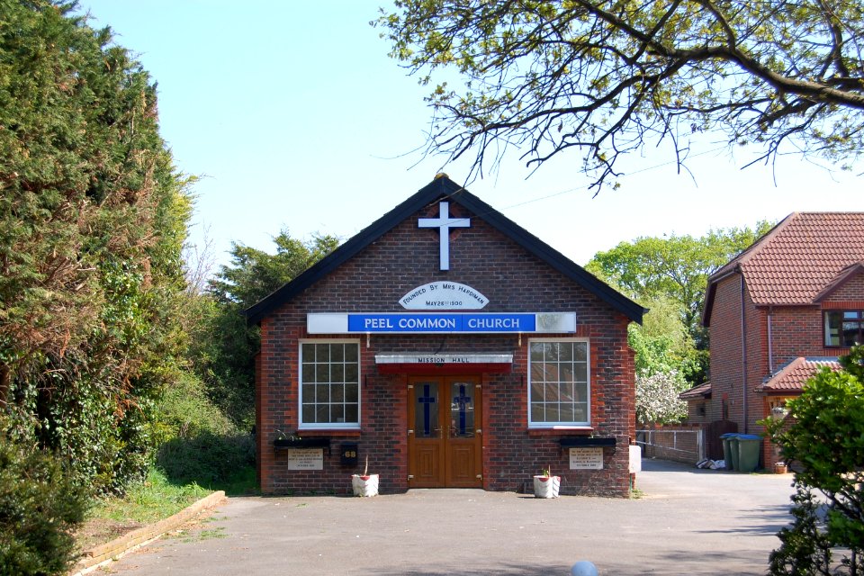 Peel Common Mission Church, Newgate Lane, Peel Common, Fareham (April 2019) (4)