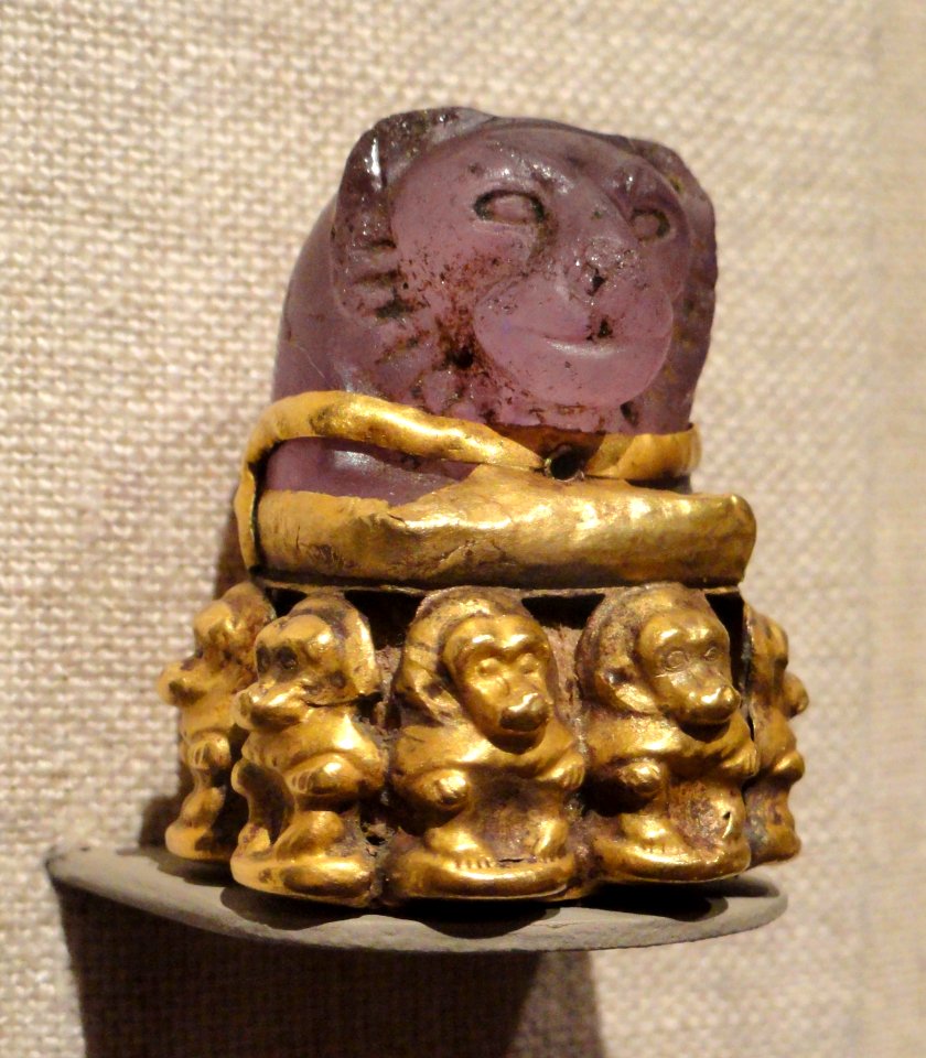 Pendant, about 700 BC, Late Period, Dynasty 25, amethyst and gold, view 2