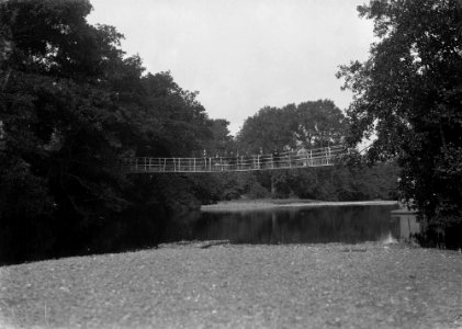 Pedestrian bridge over the river Irfon, Builth Wells (1294548)