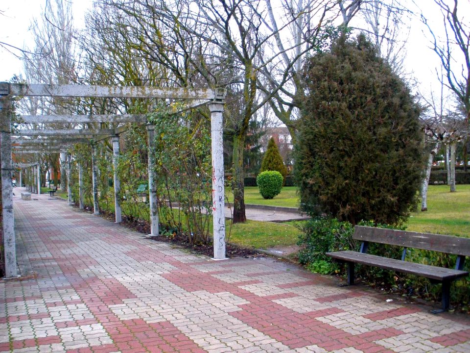Peñaranda de Bracamonte - Parque de Los Jardines 02