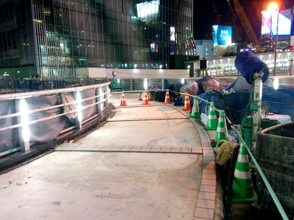 Pedestrian bridge construction in Shibuya, December 2018 13 photo
